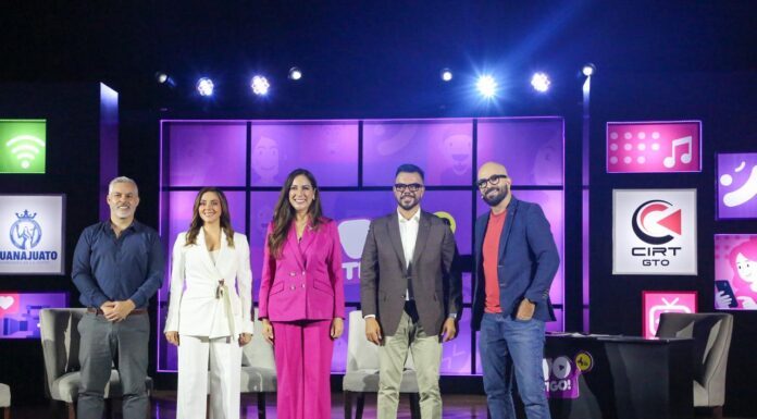 Dialoga Libia Dennise con mujeres sobre retos en varios roles sociales