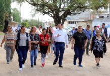 Entrega Jorge Jiménez Lona escrituras a familias en Salvatierra