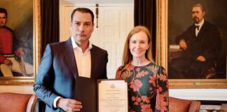 Dos culturas, un solo hogar: Reconoce EUA política de integración de Mauricio Trejo