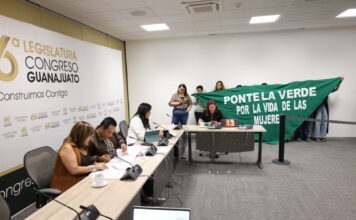 Diputados sesionan en la Comisión de Justicia en Congreso local