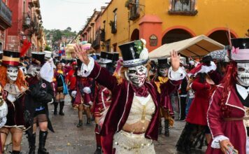 La locura más hermosa de México: San Miguel de Allende se rinde al color y la fe