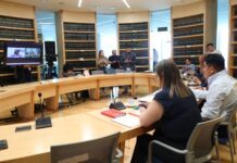 Buscan llevar el vino y la gastronomía a embajadas, pero el reloj y el dinero juegan en contra