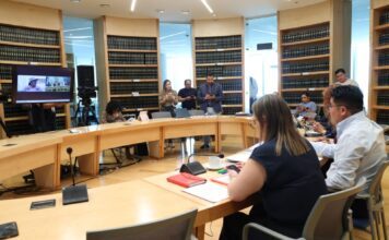 Buscan llevar el vino y la gastronomía a embajadas, pero el reloj y el dinero juegan en contra