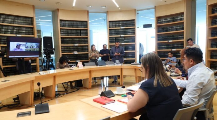 Buscan llevar el vino y la gastronomía a embajadas, pero el reloj y el dinero juegan en contra