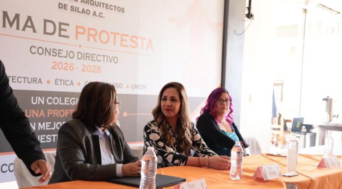 Toma protesta Melanie Murillo a Colegio de Arquitectos en Silao