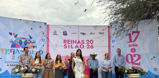 Entrega Melanie Murillo bandas representativas a Embajadoras de Silao