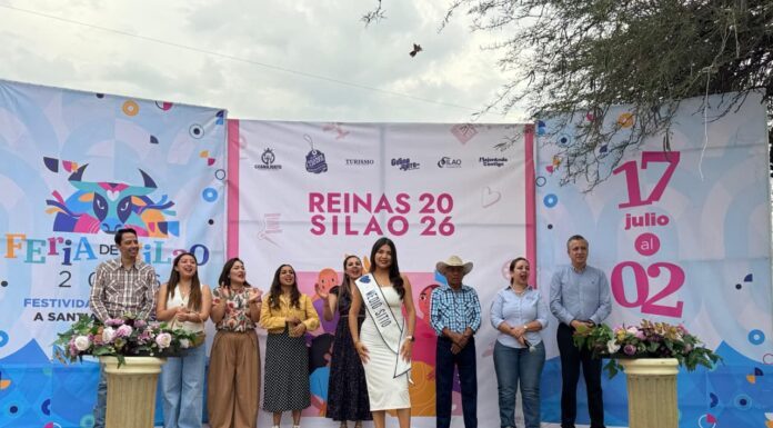 Entrega Melanie Murillo bandas representativas a Embajadoras de Silao