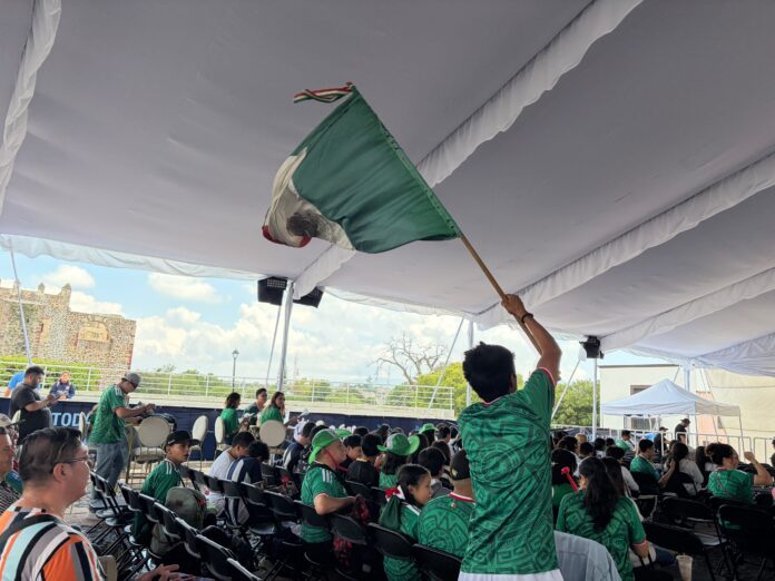 Yuriria Fiesta México7