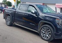 Balean vehículo de Hugo Estefanía donde viajaba su hijo; acusa al alcalde de la agresión