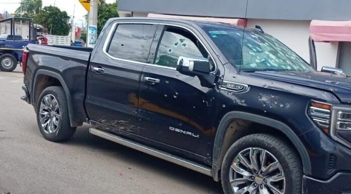 Balean vehículo de Hugo Estefanía donde viajaba su hijo; acusa al alcalde de la agresión
