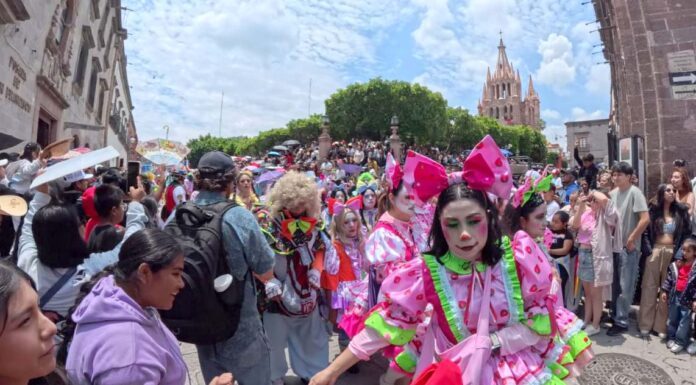 El Convite de Locos: La danza de la sátira y la devoción en San Miguel