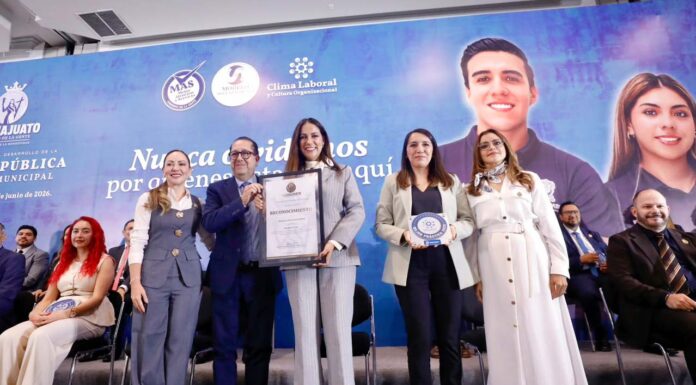 Servicio público es una herramienta para trasnformar vidas: Libia Dennise