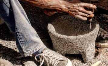 El arte del telar y la piedra en Comonfort