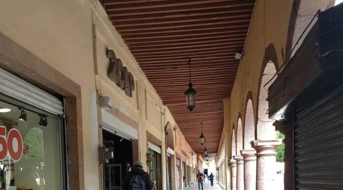 Economía en México: Más crédito, más ahorro y menos compras