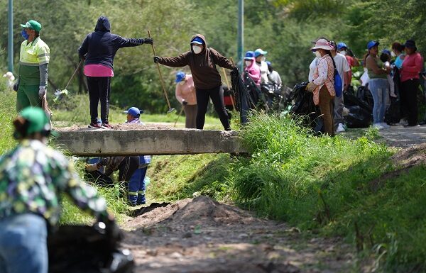 Trabajan de la mano para limpiar ríos y arroyos en León