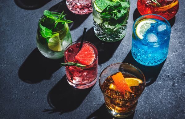 Mixología funcional: Coctelería sin alcohol que cuida tu bienestar
