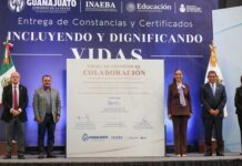 Entrega Guanajuato más de mil certificados INAEBA