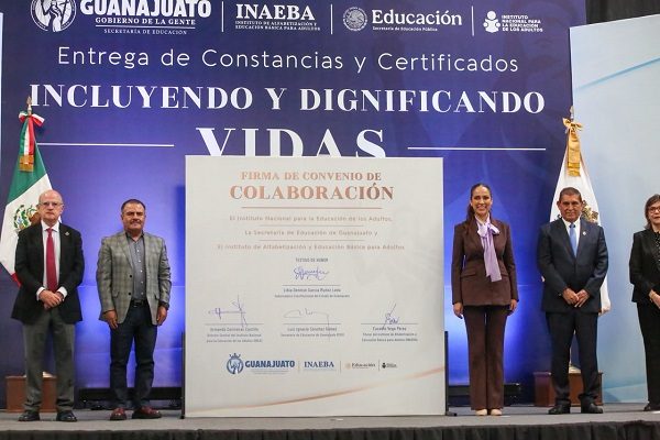 Entregan 1 mil 025 Constancias y Certificados del INAEBA (3)