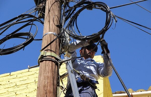 Retiran más de 4 toneladas de cableado inservible en la capital