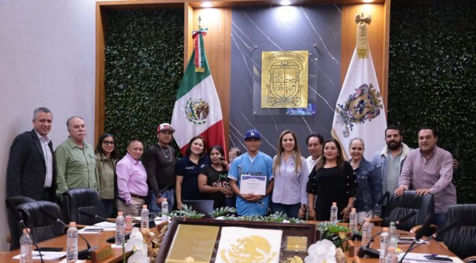 Ayuntamiento reconoce a joven talento deportista de Silao