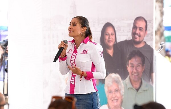Se reúne Ale Gutiérrez con vecinos de la delegación San Miguel en León