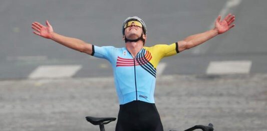 Isaac del Toro llega al podio en tercer lugar del Tour de Francia