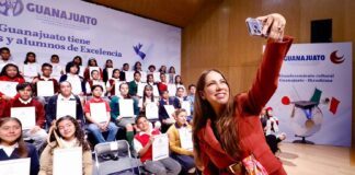 Reconoce Libia Dennise excelencia educativa de juventud guanajuatense