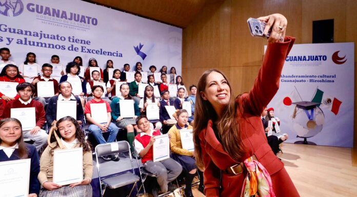 Reconoce Libia Dennise excelencia educativa de juventud guanajuatense