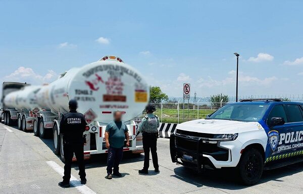 Policía Estatal de Caminos asegura 60 mil litros de huachicol en Apaseo