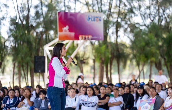 Entrega Ale Gutiérrez insentivos a Monitores, por ayudar a pasar un verano increíble
