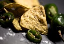 EU investiga brote de salmonela ligada a consumo de chiles mexicanos