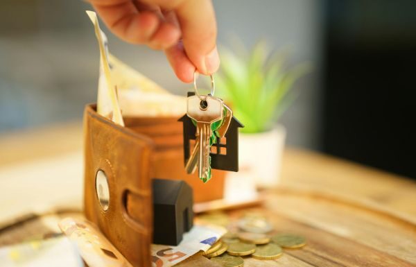 León presenta opciones a jóvenes para que puedan comprar vivienda