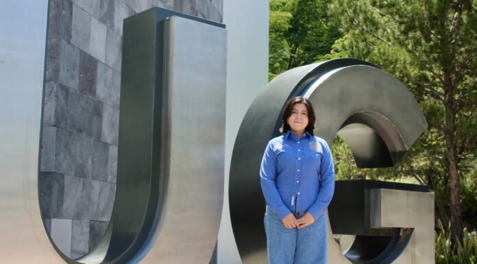 Emily Zamudio, estudiante de la UG, seleccionada por IEEE Women in Photonics