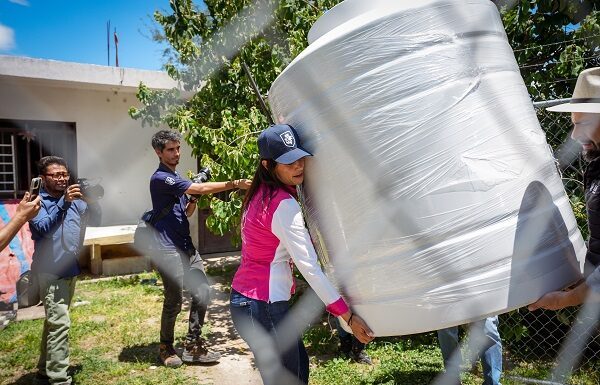 Apoya León con servicio de agua a vecinos de la colonia Noria de Septién