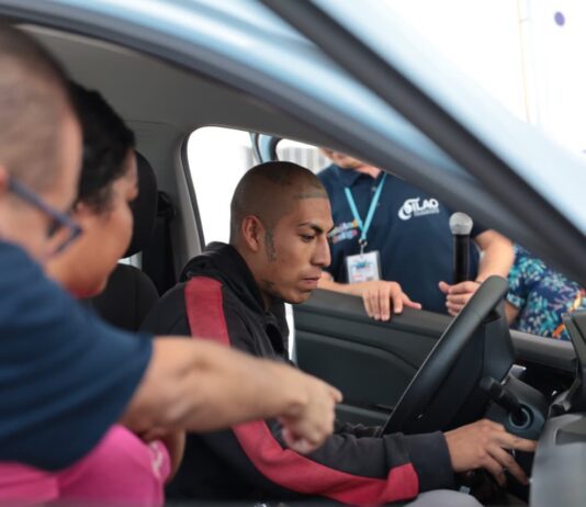 Entregan auto a ganador de sorteo “Con todo el Corazón” en Silao