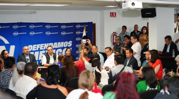 Duplica Jorge Espadas meta de firmas y suma a Alexia Medina