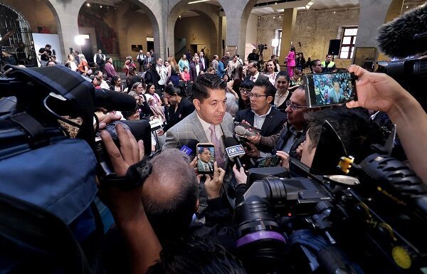 Emmanuel Reyes avala separación de Izunza de Grupo Parlamentario de Morena