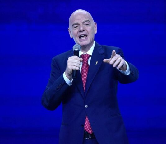 Michel Platini exige salida de Infantino de la FIFA