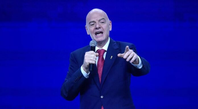 Michel Platini exige salida de Infantino de la FIFA