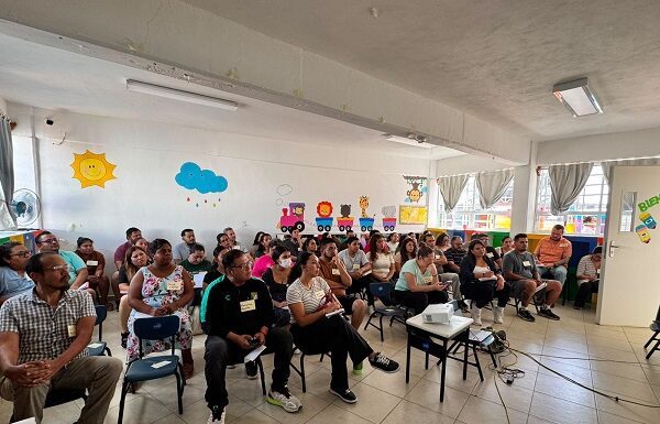 Padres de familia aprenden herramientas de crianza positiva en León