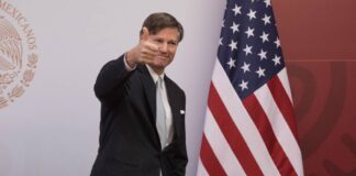 Llama Landau a no distraer discusión bilateral con “estallido de drama político”