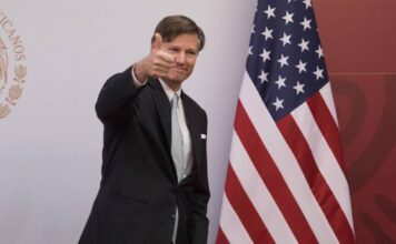 Llama Landau a no distraer discusión bilateral con “estallido de drama político”