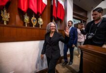 Graciela Domínguez asume gobierno interino de Sinaloa; es cercana a Rocha Moya