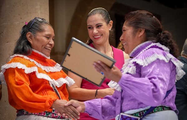 Ale Gutiérrez promueve emprendimiento de comunidades indígenas en León