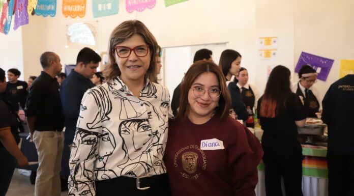 Recibe UG a estudiantes de intercambio con kermés intercultural