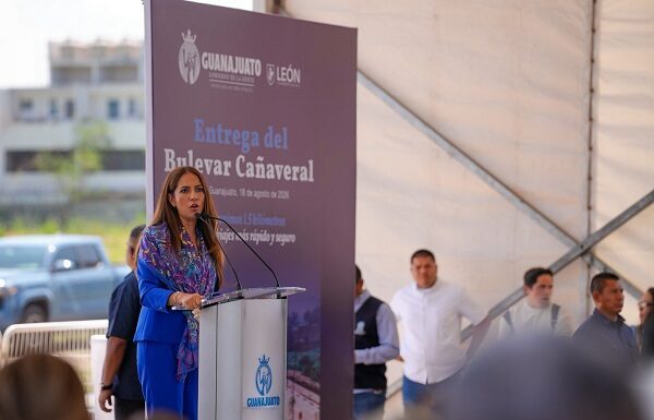 Entrega Libia Dennise bulevar Cañaveral; será vía alterna de salida de León