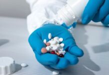 Detienen en EU a ex funcionario de Sinaloa con 111 mil pastillas de fentanilo