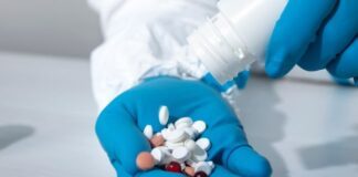 Detienen en EU a ex funcionario de Sinaloa con 111 mil pastillas de fentanilo