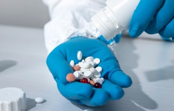 Detienen en EU a ex funcionario de Sinaloa con 111 mil pastillas de fentanilo