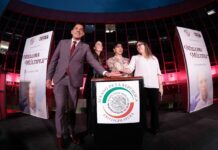 Emmanuel Reyes Carmona participa en encendido conmemorativo del Senado de la República